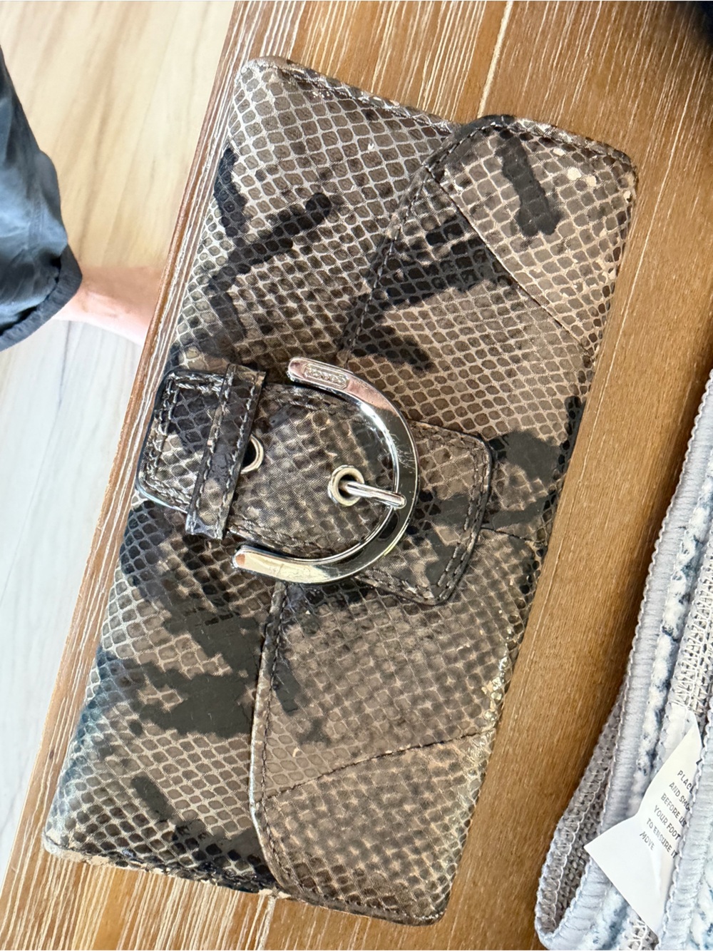 Vintage Y2K Coach Soho Python Embossed Leather Trifold Wallet - Buckle Accent